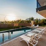 Close To The Airport And The D7 Apartman *