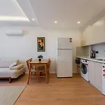 Close To The Airport And The D7 Apartman