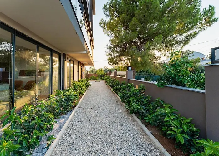 Apartment Close To The Airport And The D7 *