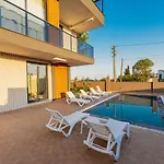 Close To The Airport And The D7 Apartment *